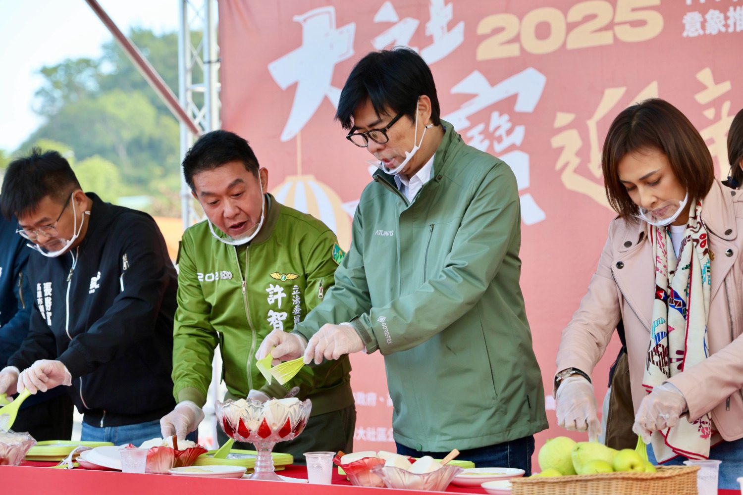 高雄大社三寶推廣  陳其邁親調「棗樂牛奶炒冰」獨特風味