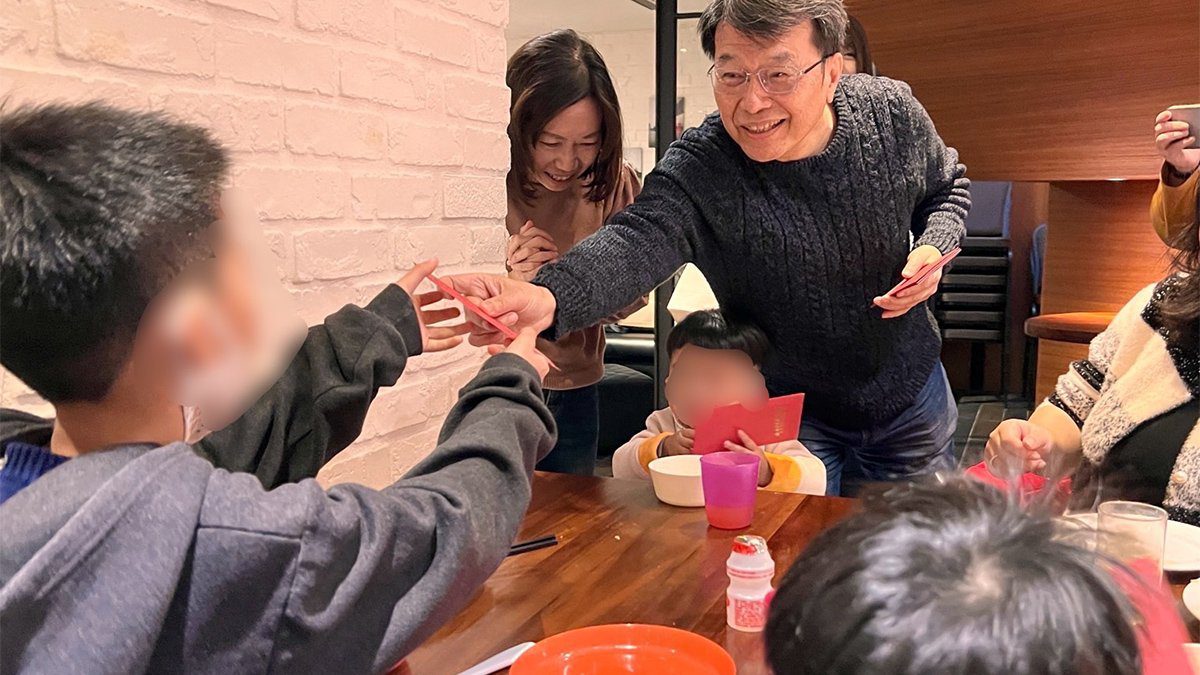 圍爐暖心!豐邑機構攜手社會局 用愛點亮弱勢孩童新年 圍爐暖心!豐邑機構攜手社會局 用愛點亮弱勢孩童新年