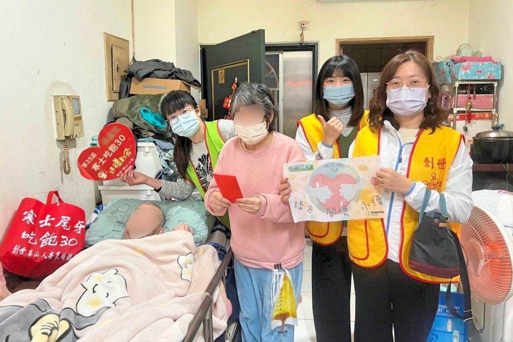 創世桃園院第35屆寒士吃飽30尾牙　關東鑫林科技捐款10萬元親送年禮到府關懷弱勢家庭