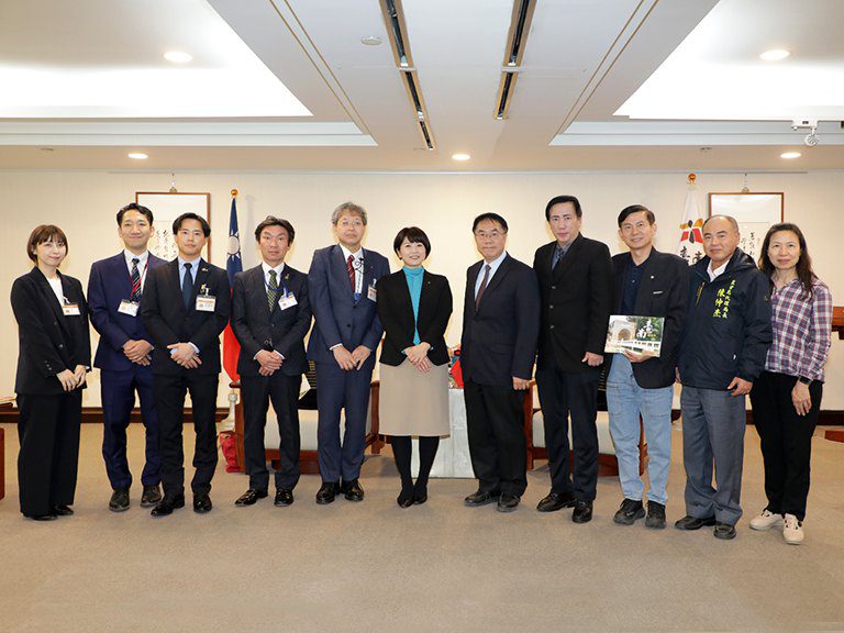 日本前橋市小川晶市長首度拜會黃偉哲　共促雙方農產觀光