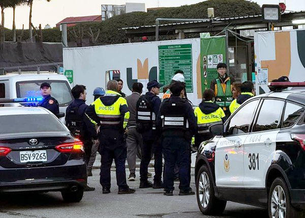 中壢工業區一工地工人打架 大批員警趕抵現場處理 中壢工業區一工地工人打架 大批員警趕抵現場處理