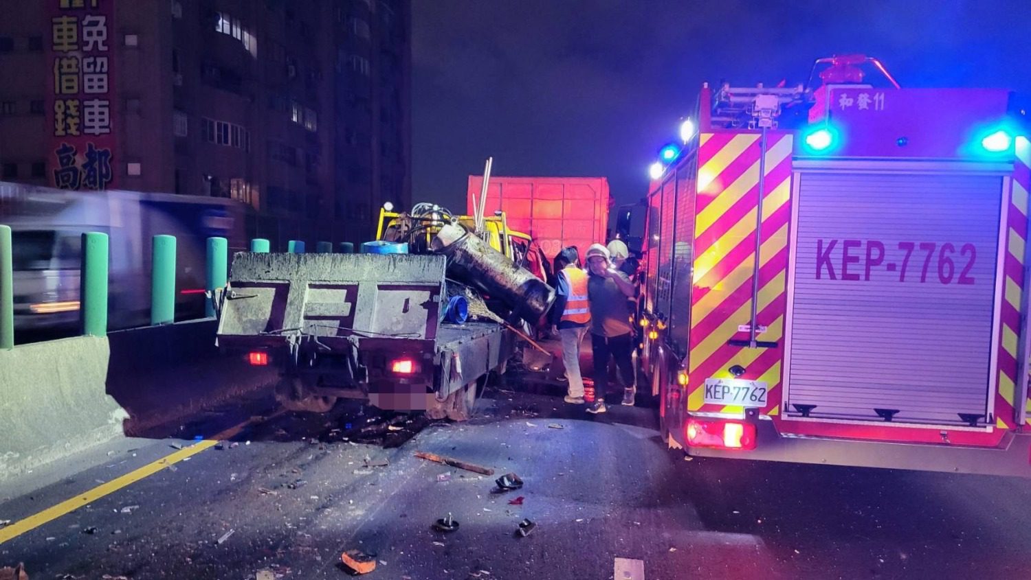 台88快速道路4.3公里處事故  林園警迅速到場疏導交通 台88快速道路4.3公里處事故  林園警迅速到場疏導交通