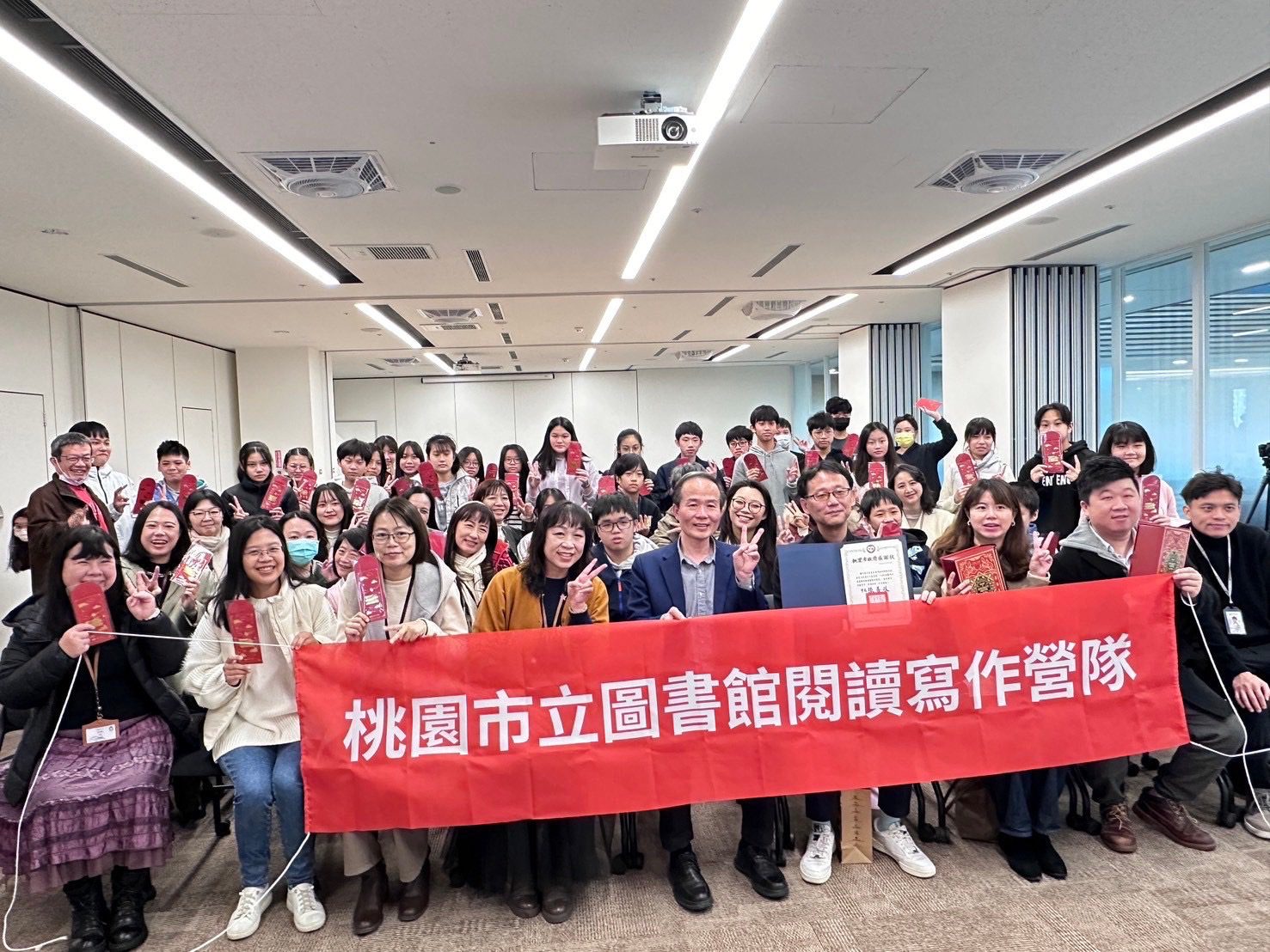 桃市圖舉辦閱讀寫作營隊 學童收穫滿滿 桃市圖舉辦閱讀寫作營隊 學童收穫滿滿