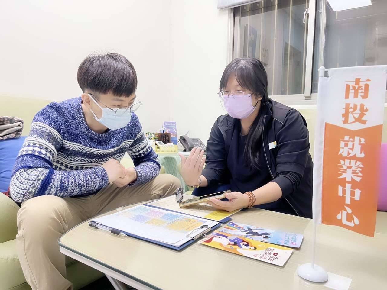 中彰投分署助力社會新鮮人穩定就業!最高領4.5萬尋職津貼和就業獎勵金 中彰投分署助力社會新鮮人穩定就業!最高領4.5萬尋職津貼和就業獎勵金