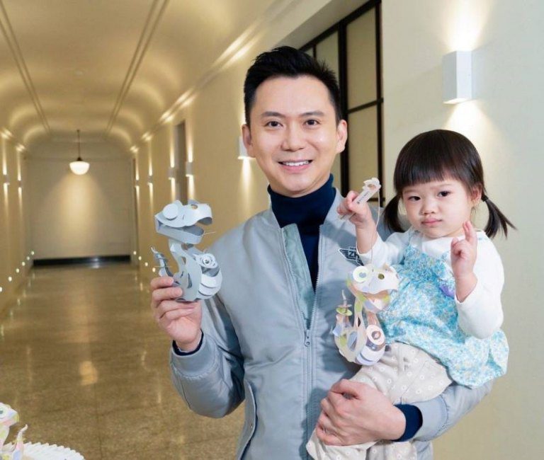 鄭朝方攜手國寶大師洪新富創作2025竹北光節提燈亮相 解瑄、嚴俊傑國家級音樂家合力打造水上音樂會 鄭朝方攜手國寶大師洪新富創作2025竹北光節提燈亮相 解瑄、嚴俊傑國家級音樂家合力打造水上音樂會