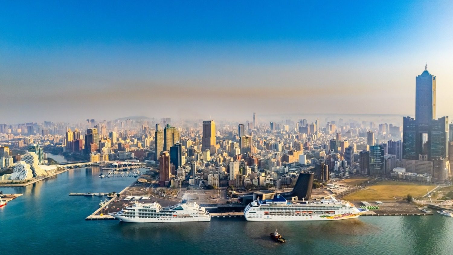 璽寶安可號與挪威天空號首航雙輪同抵高雄港 創下高旅中心紀錄 璽寶安可號與挪威天空號首航雙輪同抵高雄港 創下高旅中心紀錄