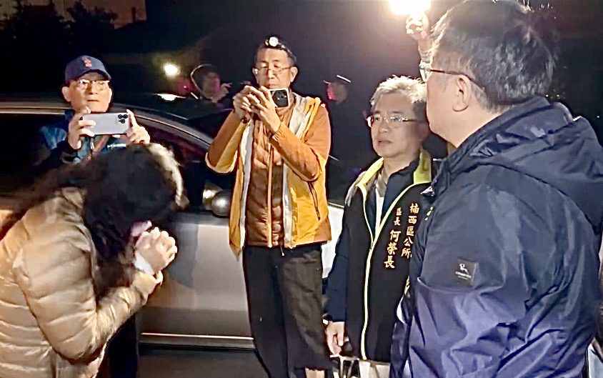 地震導致楠西區房屋坍塌 黃偉哲震後第一時間趕赴災區慰問災民 地震導致楠西區房屋坍塌 黃偉哲震後第一時間趕赴災區慰問災民