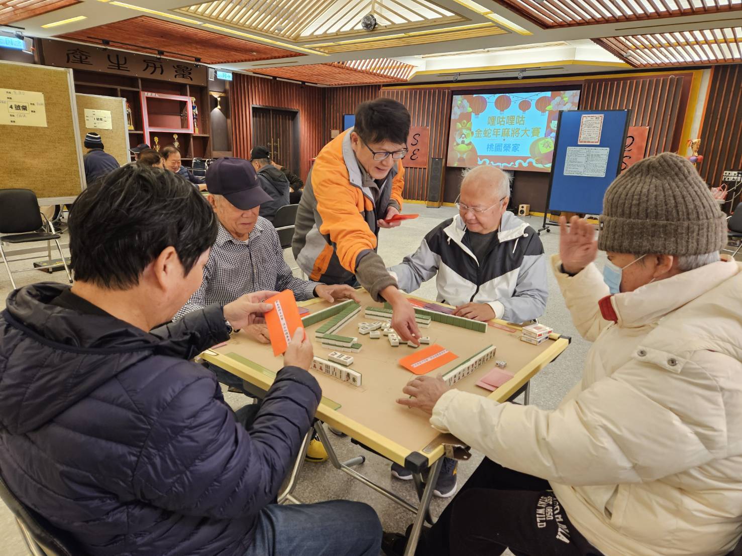 桃園榮家舉辦麻將大賽 長輩笑談往昔共迎金蛇年