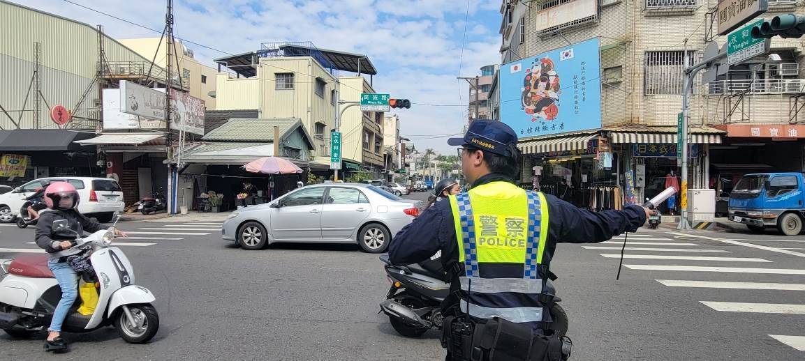 春節連假交通攻略 嘉警全力疏導確保順暢安全 春節連假交通攻略 嘉警全力疏導確保順暢安全