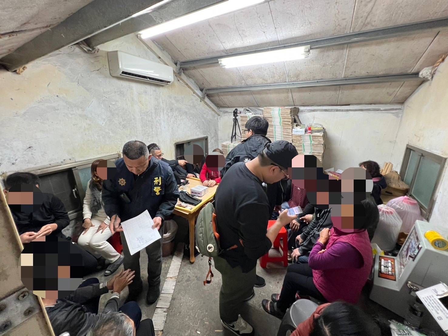 雜貨店內藏賭 東警偵破職業賭場 雜貨店內藏賭 東警偵破職業賭場