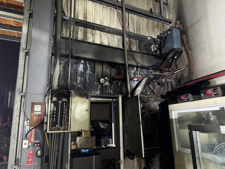 春節蛇麼都平安! 邱臣遠提醒市民注意用火用電安全 安心過好年 春節蛇麼都平安! 邱臣遠提醒市民注意用火用電安全 安心過好年