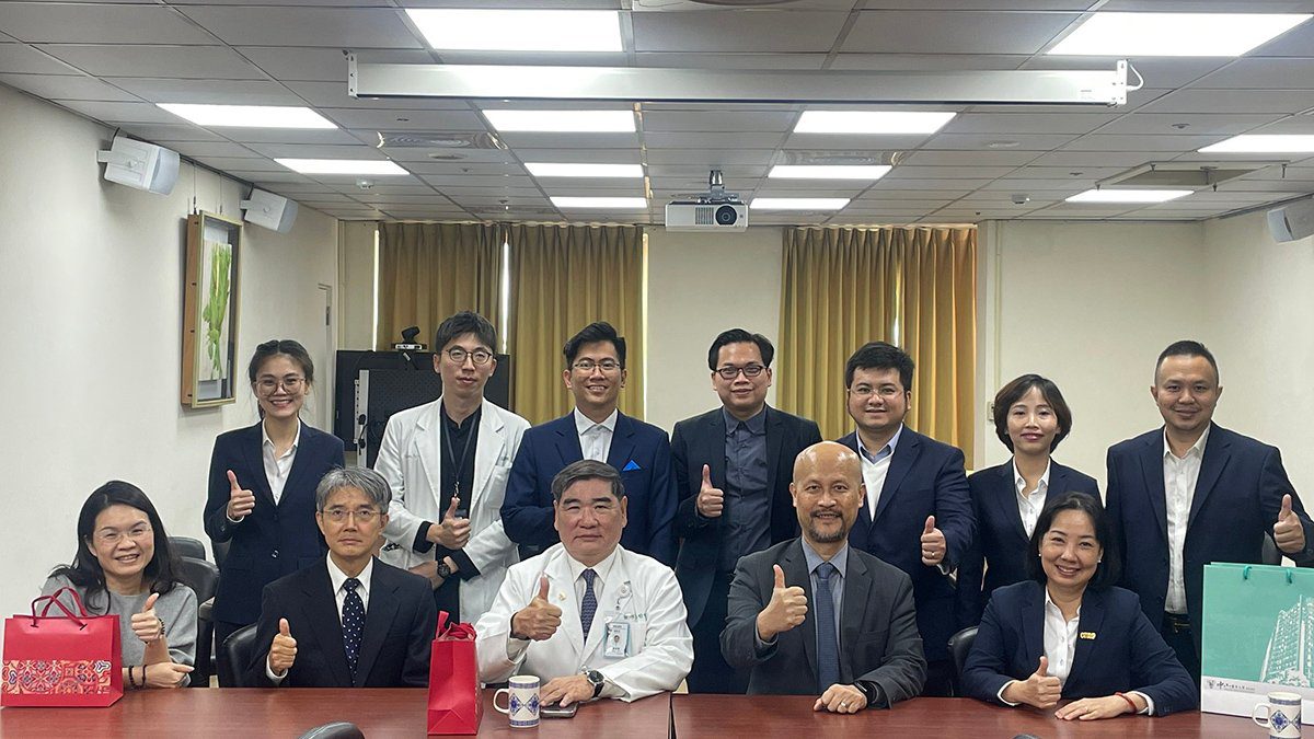 中山醫大首屆越南碩士班抵台參訪 推動當地醫療產業發展