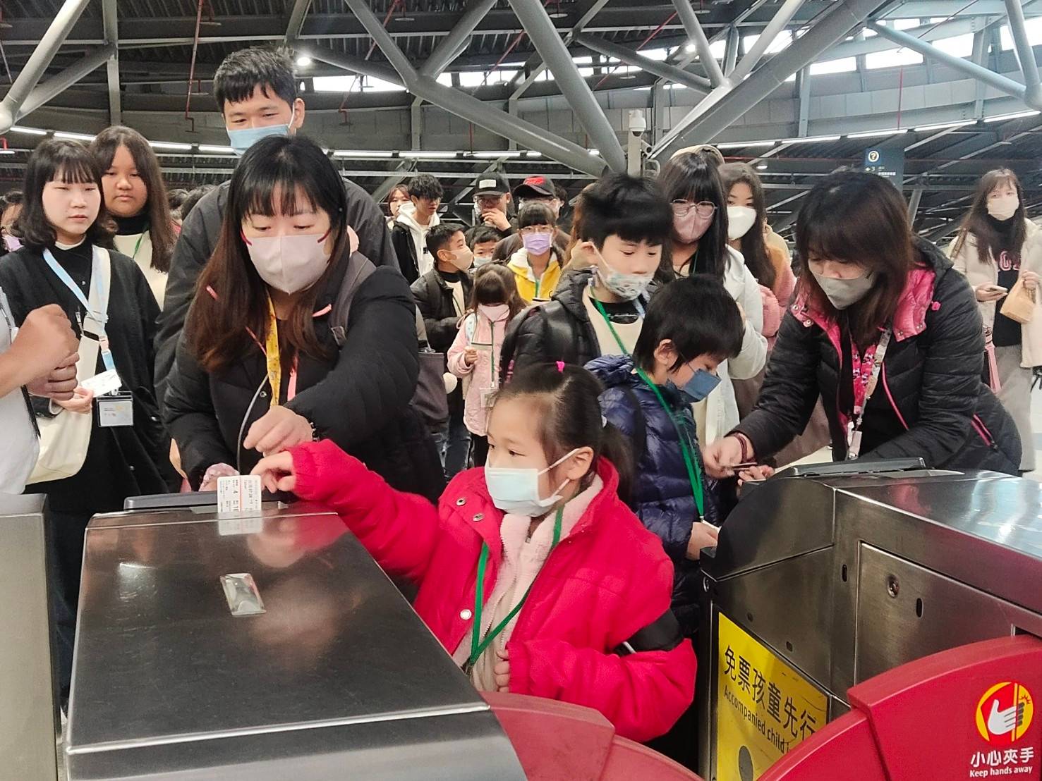 高鐵台南站助弱勢家庭提前搭高鐵走春 高鐵台南站助弱勢家庭提前搭高鐵走春