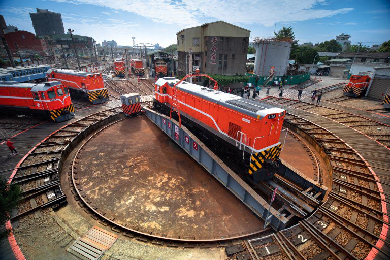蛇年行大運！參山要大家新年什~麼都如意　過年走春會送蛇錢幣喔！