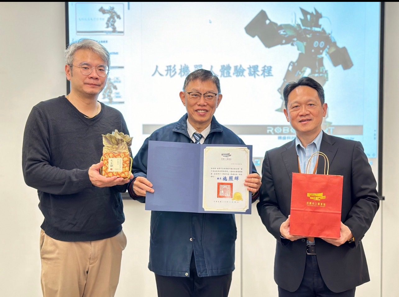 2025年書中黃金創客屋寒假營隊結合科技與閱讀打造全新學習體驗 2025年書中黃金創客屋寒假營隊結合科技與閱讀打造全新學習體驗