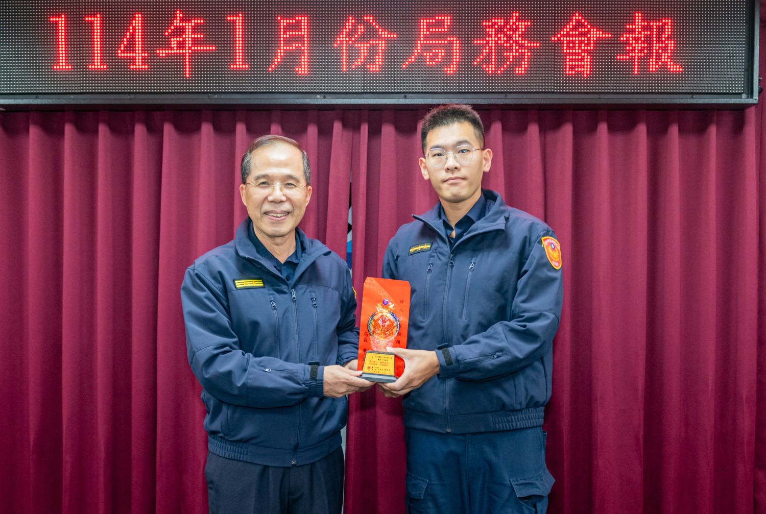 霹靂幹員助迷途老翁返家 盧廷彰在會報上公開表揚 霹靂幹員助迷途老翁返家 盧廷彰在會報上公開表揚