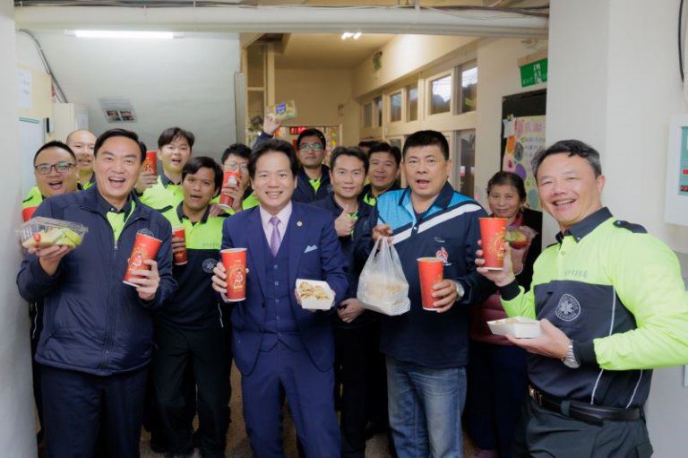 邱臣遠代理市長慰勉消防同仁頒發加菜金 感謝春節連假堅守崗位守護市民 邱臣遠代理市長慰勉消防同仁頒發加菜金 感謝春節連假堅守崗位守護市民