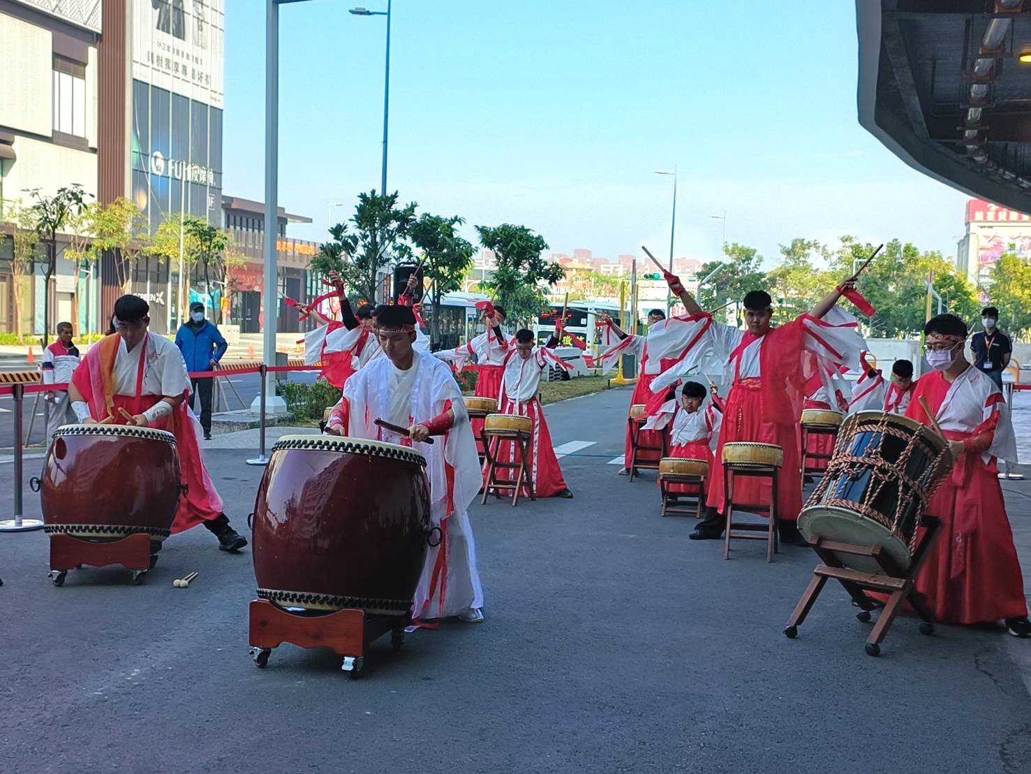 高醫岡山醫院舉辦「生命之光,鄭陣響起」公益畫展 高醫岡山醫院舉辦「生命之光,鄭陣響起」公益畫展