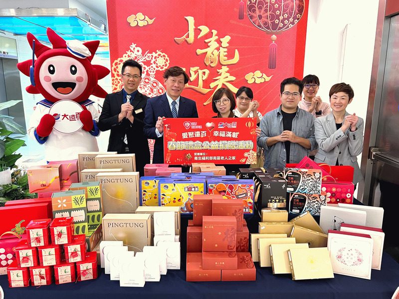 高雄大遠百小龍迎春 搶攻過年商機 高雄大遠百小龍迎春 搶攻過年商機