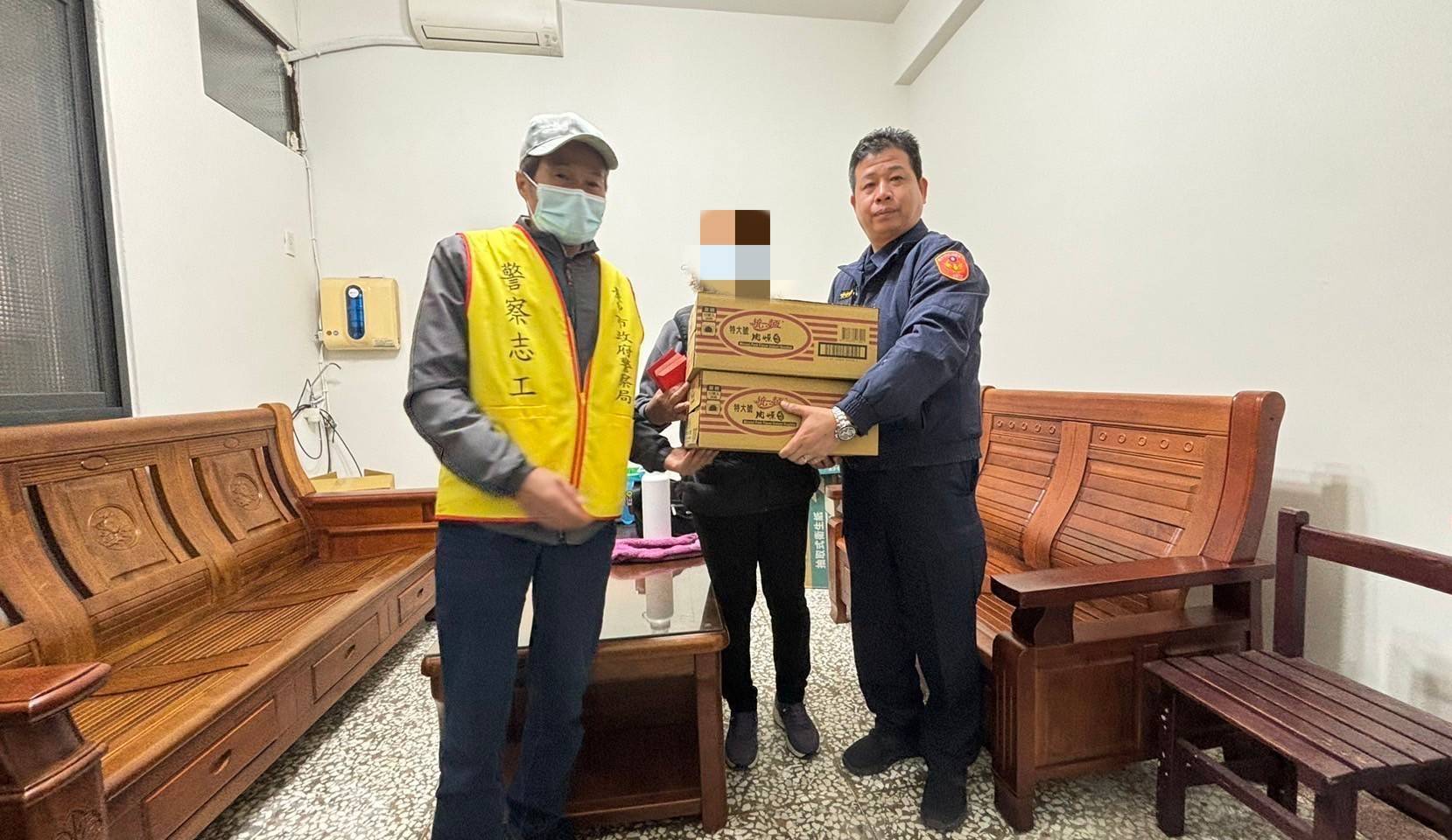 雪上加霜!單親母遇火災「家當全燒毀」 警轉介送暖助重建家園 雪上加霜!單親母遇火災「家當全燒毀」 警轉介送暖助重建家園