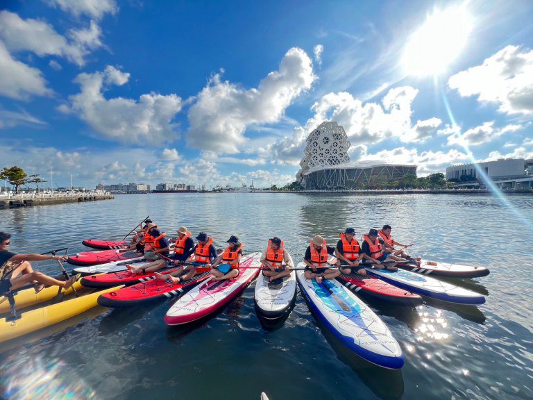 春節連假不打烊 來高雄愛河灣水樂園體驗立式划槳SUP還有新春福袋好禮等你拿 春節連假不打烊 來高雄愛河灣水樂園體驗立式划槳SUP還有新春福袋好禮等你拿