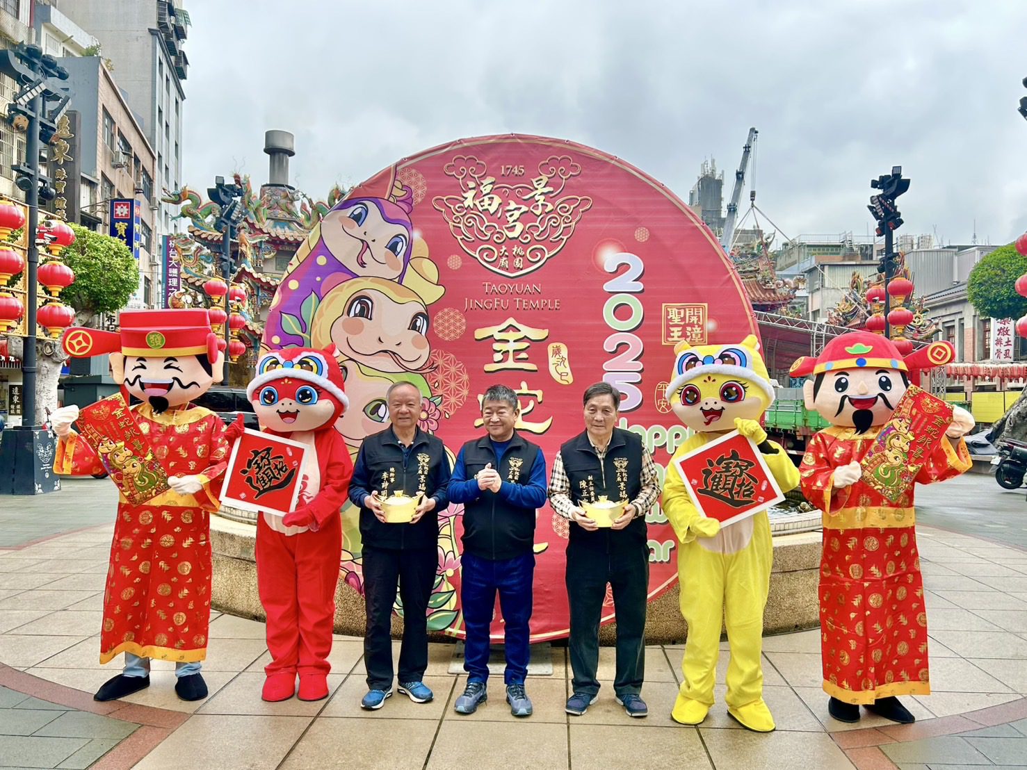 蛇年迎春祈福、除夕夜拜頭香 桃園大廟景福宮贈送開漳聖王招財平安掛飾一組! 蛇年迎春祈福、除夕夜拜頭香 桃園大廟景福宮贈送開漳聖王招財平安掛飾一組!