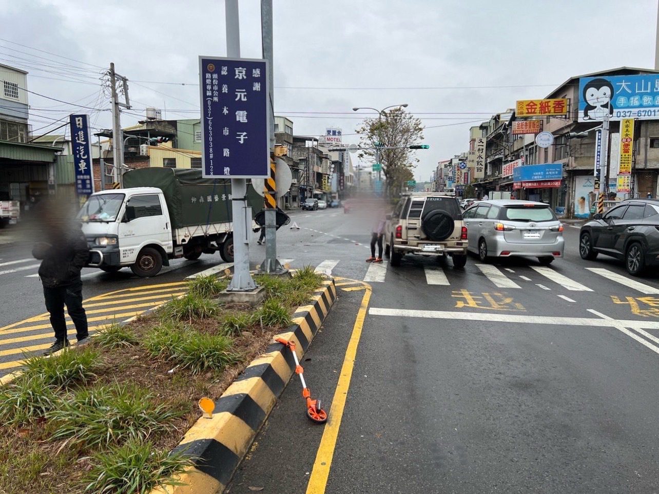 路況不熟釀事故 頭份警迅速排除