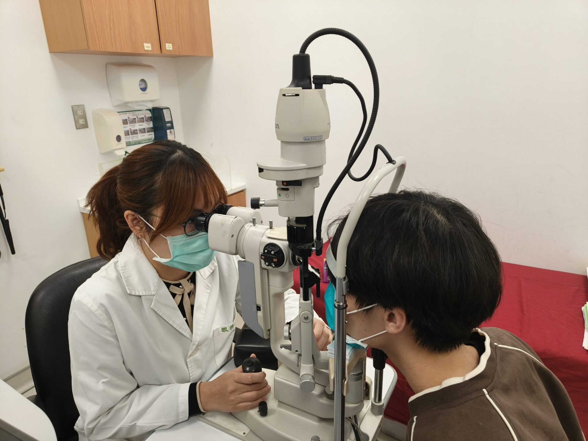 連假追劇追不停!恩主公醫院教你這樣吃保視力 連假追劇追不停!恩主公醫院教你這樣吃保視力