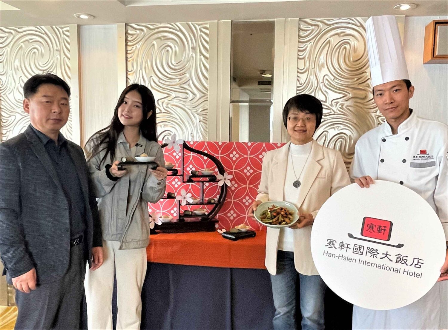 驚喜合體「韓國女生Judy」大啖客家創意菜! 古秀妃主委推薦「這道」必吃 驚喜合體「韓國女生Judy」大啖客家創意菜! 古秀妃主委推薦「這道」必吃