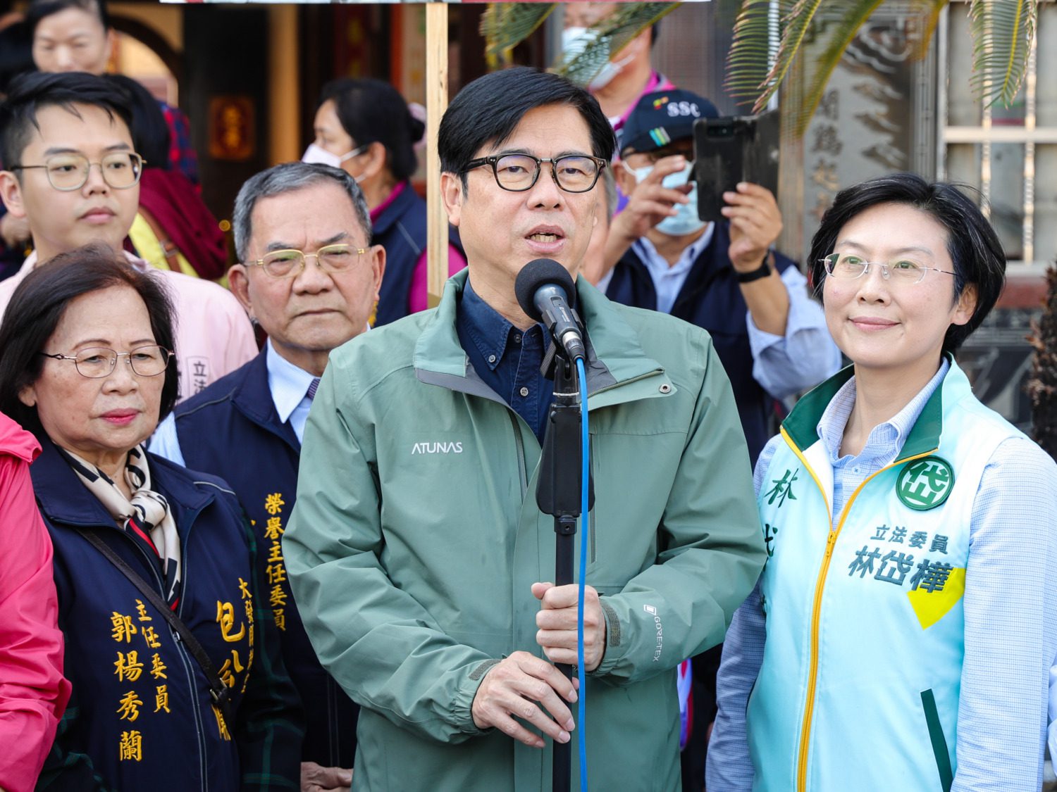 陳其邁赴大寮林園發送蛇年小紅包 憂立院砍總預算影響地方建設