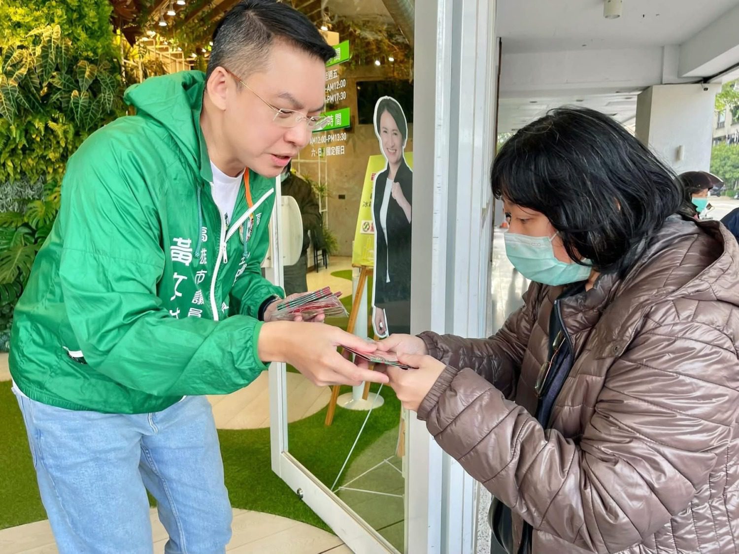 黃文益1/25二度發放總統市長限量福袋 向市民拜早年