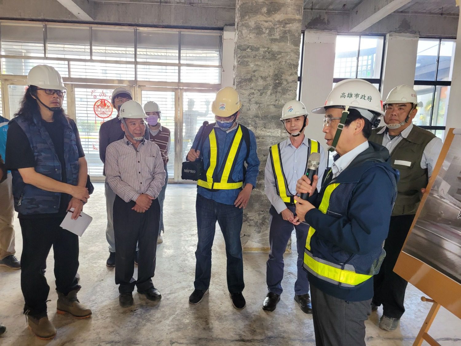 林副市長視察蓮潭會館整修工程  要求6月底之前完工迎接陽明交大進駐