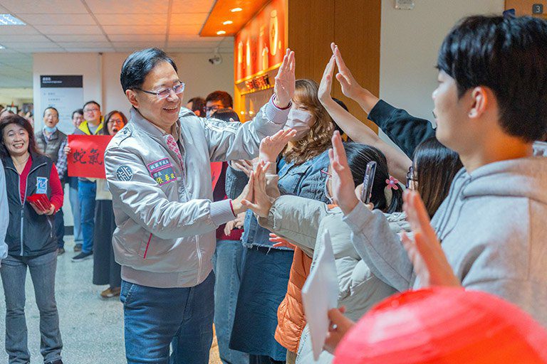 張市長辭歲拜年迎新春 期勉同仁攜手推動市政更進步 張市長辭歲拜年迎新春 期勉同仁攜手推動市政更進步