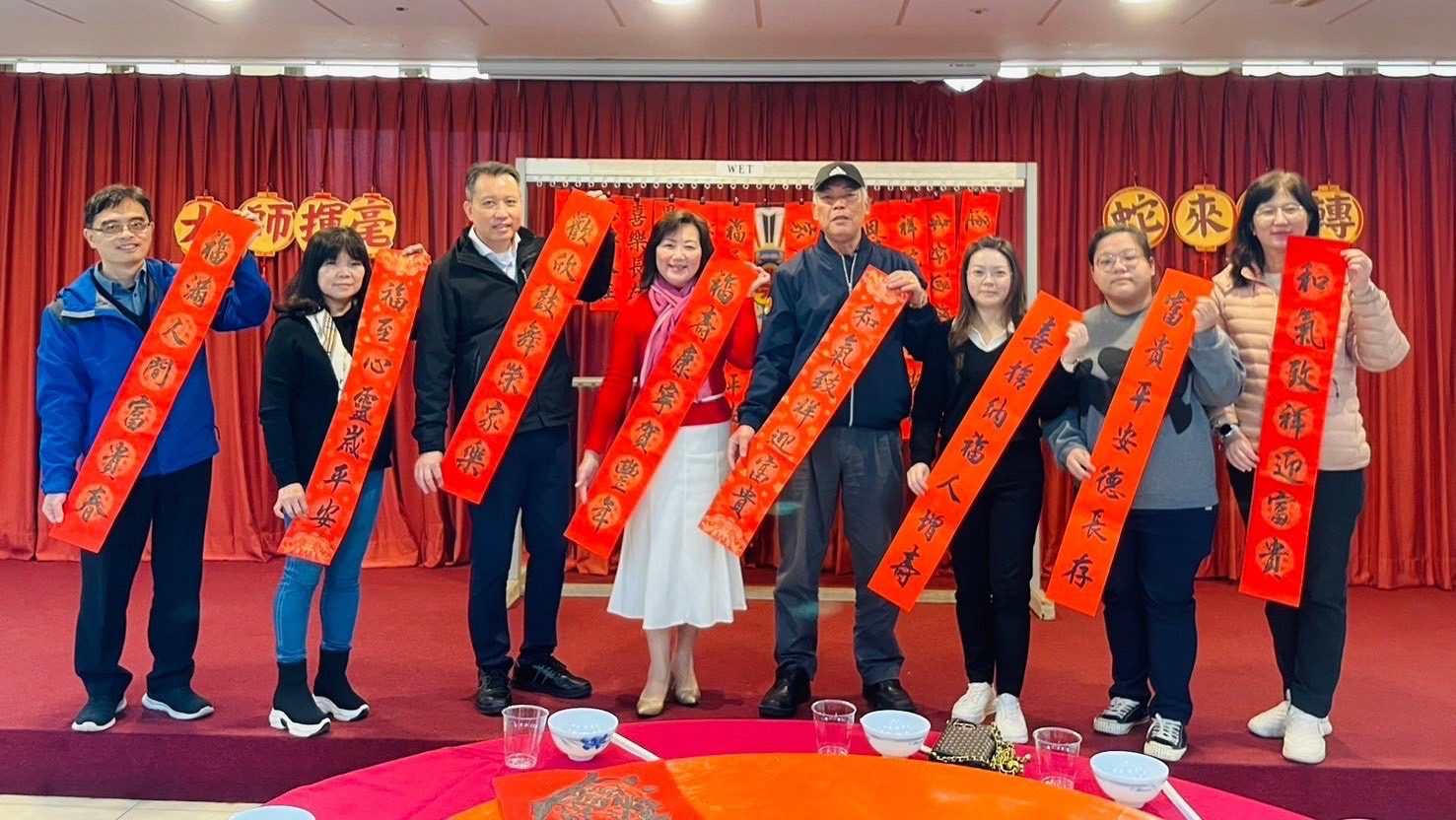 4位大師揮毫送暖 新竹榮家洋溢祝福情 4位大師揮毫送暖 新竹榮家洋溢祝福情