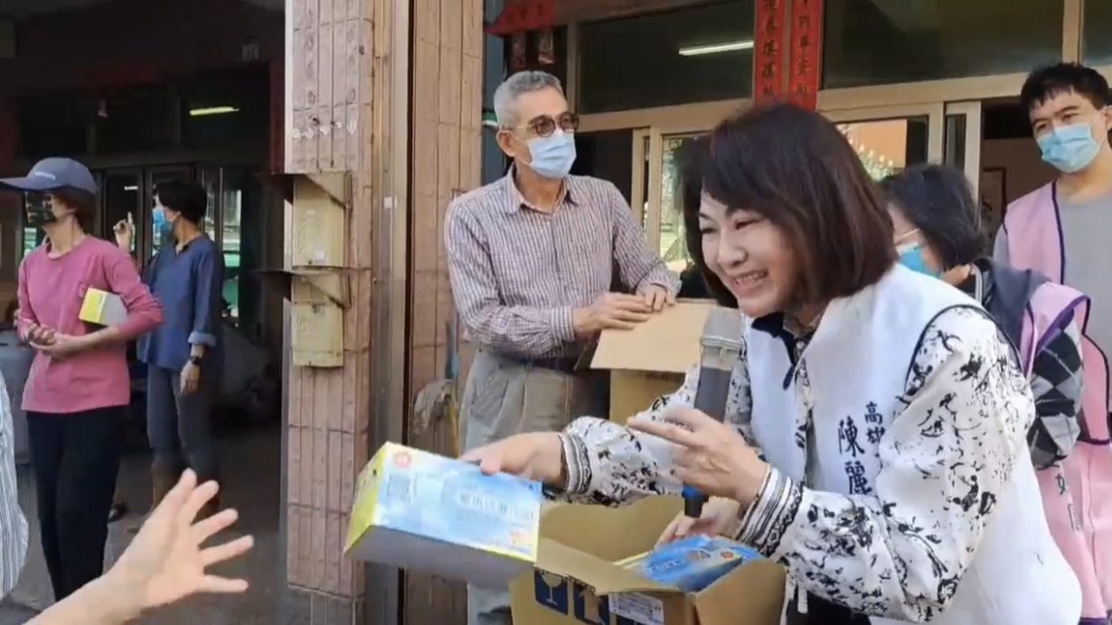 小港焚化爐事故 陳麗娜發口罩並要求做好善後 小港焚化爐事故 陳麗娜發口罩並要求做好善後