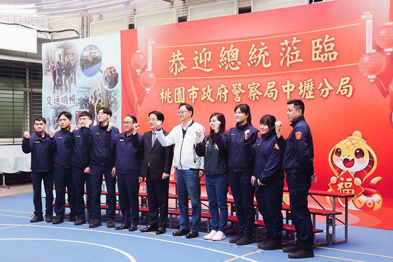 張善政市長陪同賴總統慰勉桃市警 感謝春節執勤員警堅守崗位 張善政市長陪同賴總統慰勉桃市警 感謝春節執勤員警堅守崗位