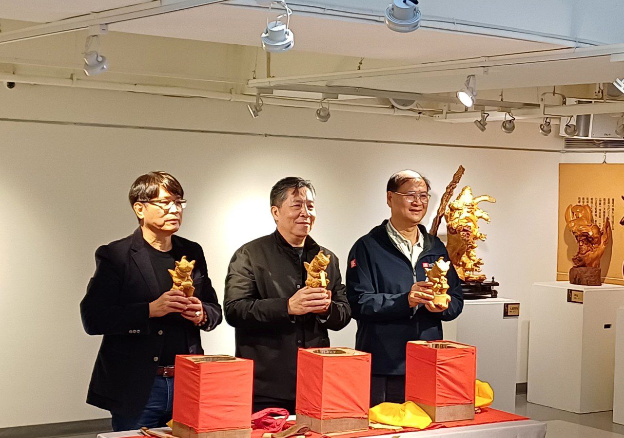 高市勞工局邀您來文化中 新春鑑賞李昱進大師樹瘤木雕創作
