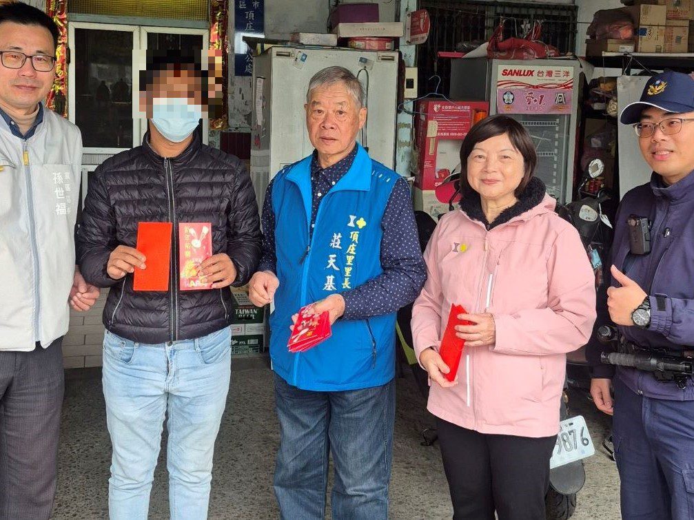 寒冬送暖 後湖警為善不落人後 寒冬送暖 後湖警為善不落人後