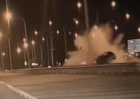 【有片】電動車塞8人回家過年 詭撞分隔島4人魂斷休息站 【有片】電動車塞8人回家過年 詭撞分隔島4人魂斷休息站