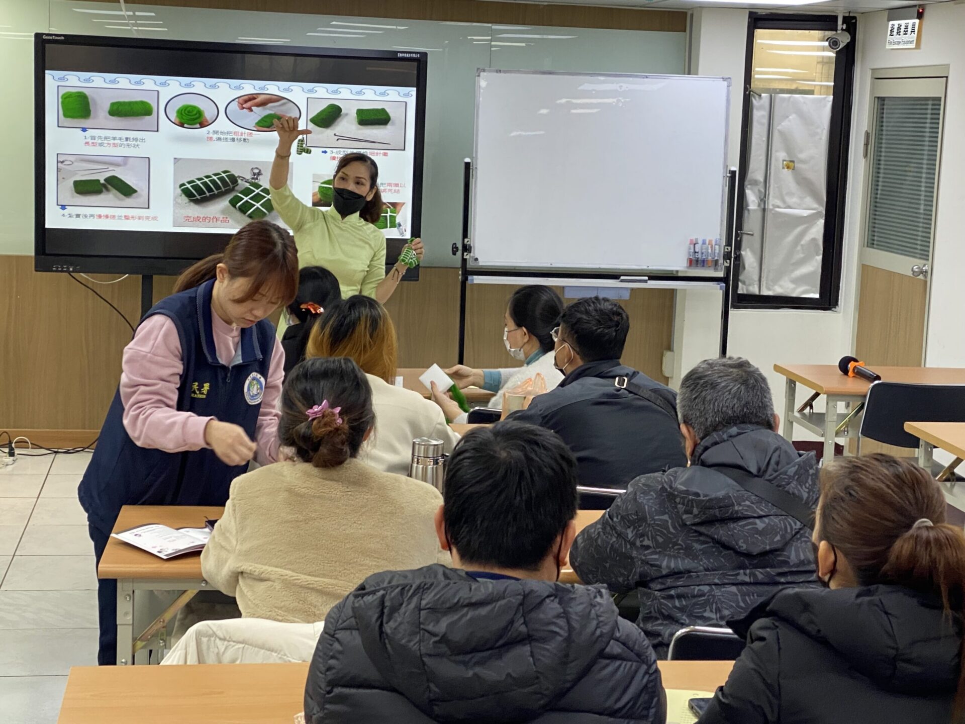 移民署桃園站迎春節 新住民做「越南粽」鑰匙圈交流家鄉文化 移民署桃園站迎春節 新住民做「越南粽」鑰匙圈交流家鄉文化