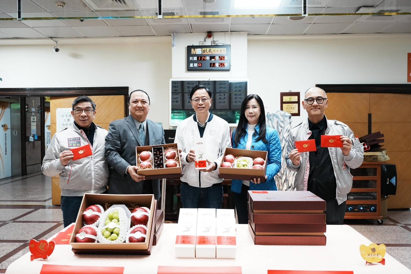 感謝醫護辛勞守護健康 張善政走訪8醫院致贈慰問品 感謝醫護辛勞守護健康 張善政走訪8醫院致贈慰問品