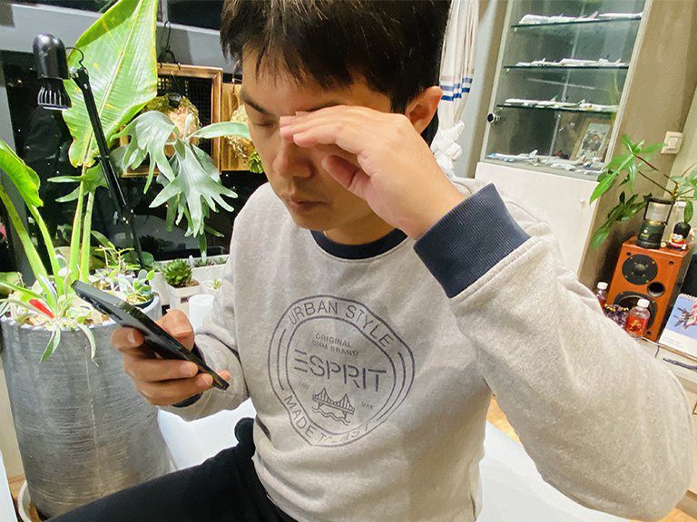 預防乾眼症勿用眼過度　針灸、穴按與熱敷可改善