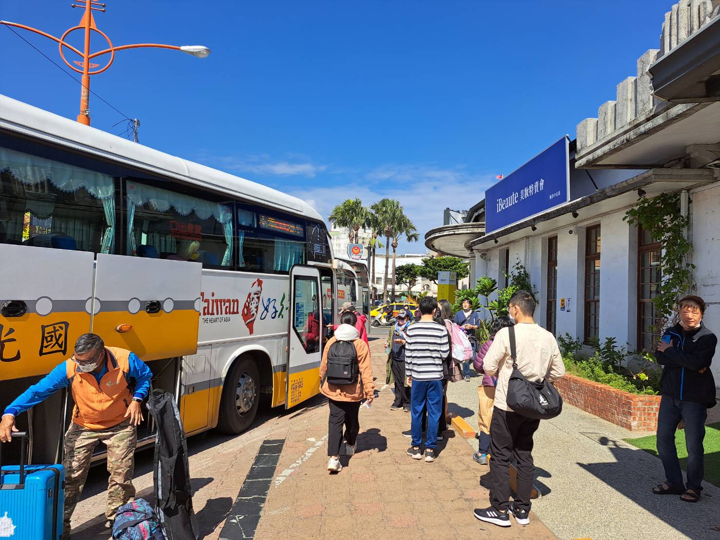 高市衛生局提醒民眾:年節留意油鹽糖,蛇來運轉添健康 高市衛生局提醒民眾:年節留意油鹽糖,蛇來運轉添健康