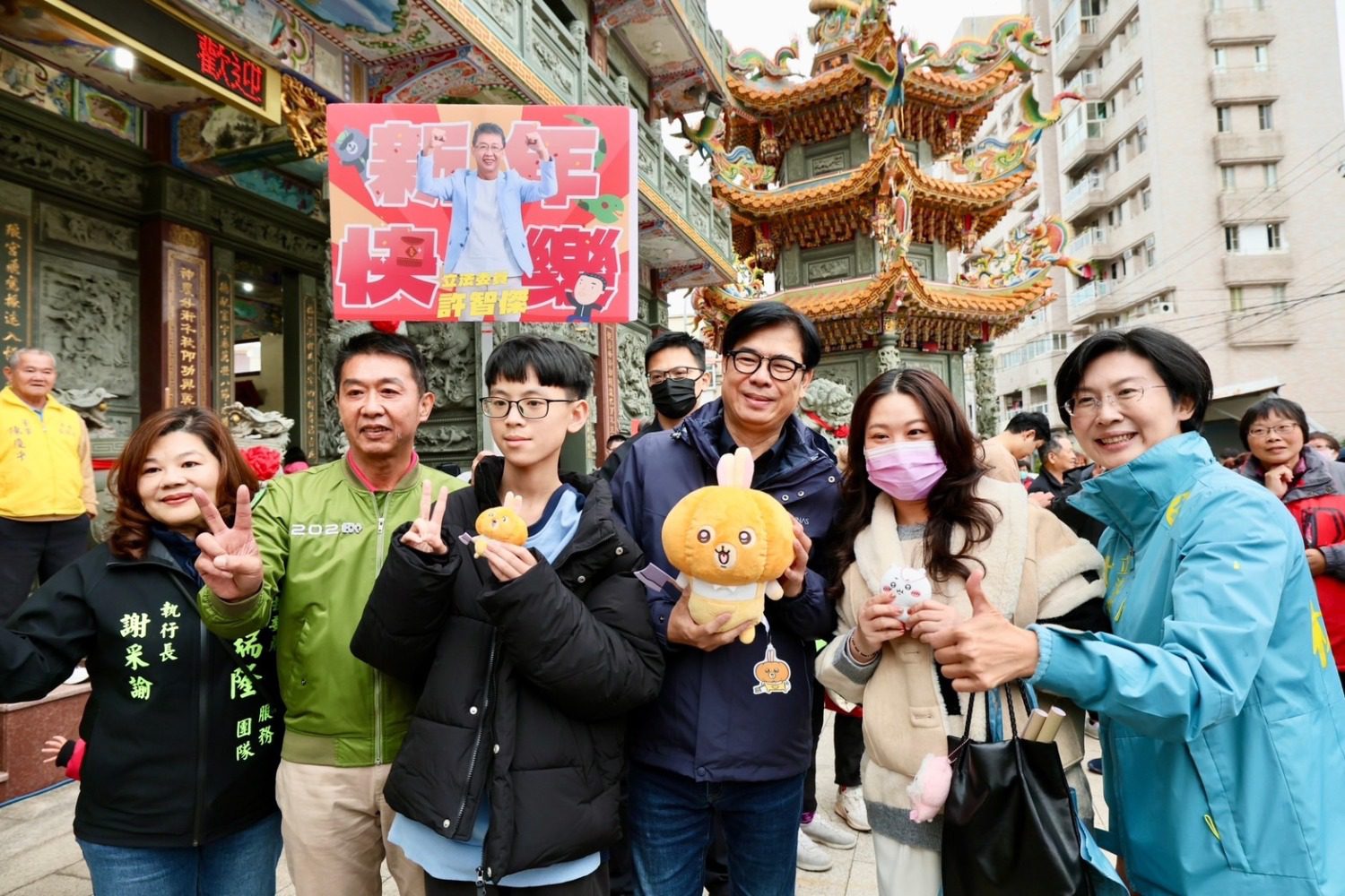 陳其邁小年夜赴五宮廟參香祈福