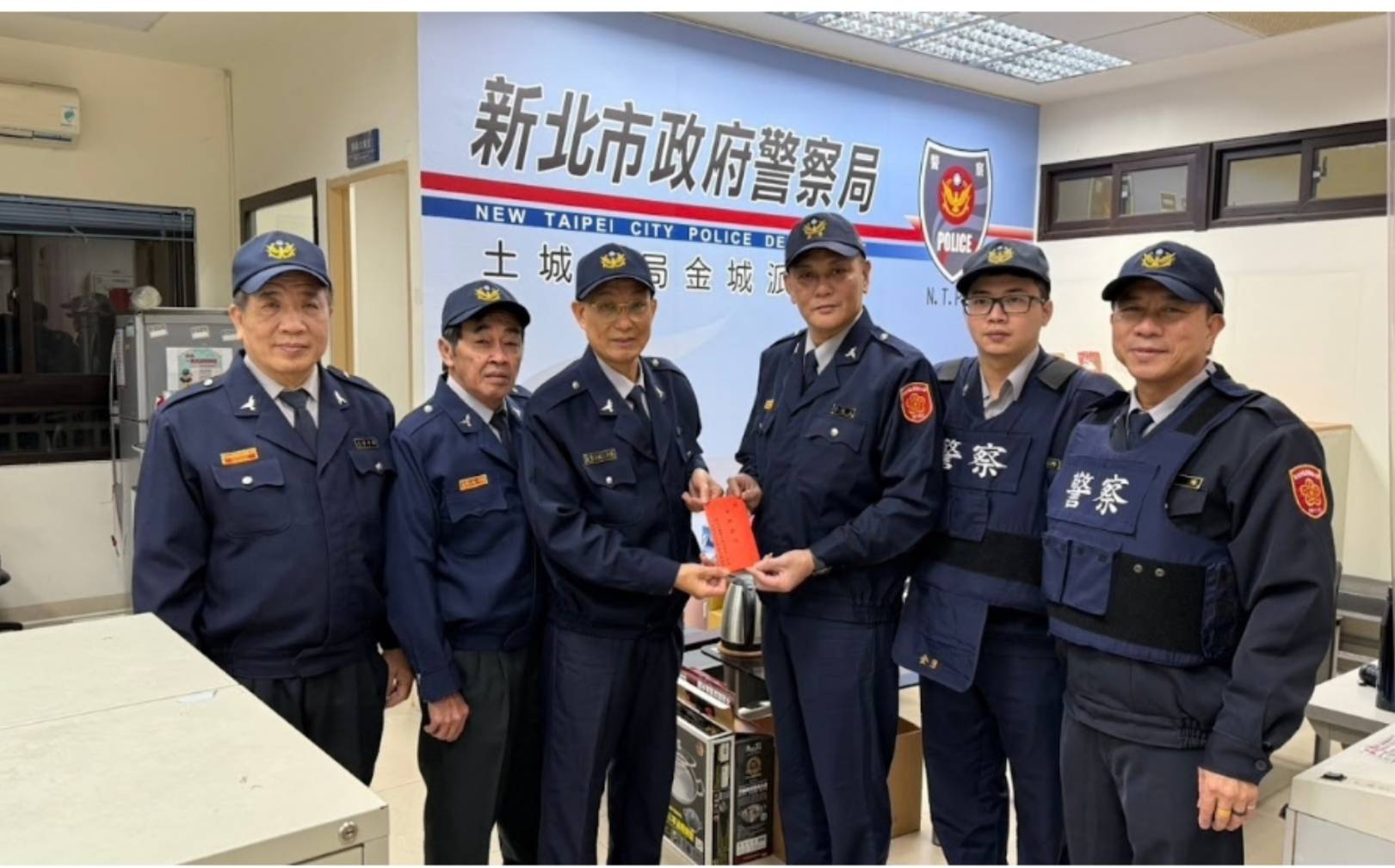 警力有限民力無窮 土城義警中隊春安慰問義警同仁 警力有限民力無窮 土城義警中隊春安慰問義警同仁