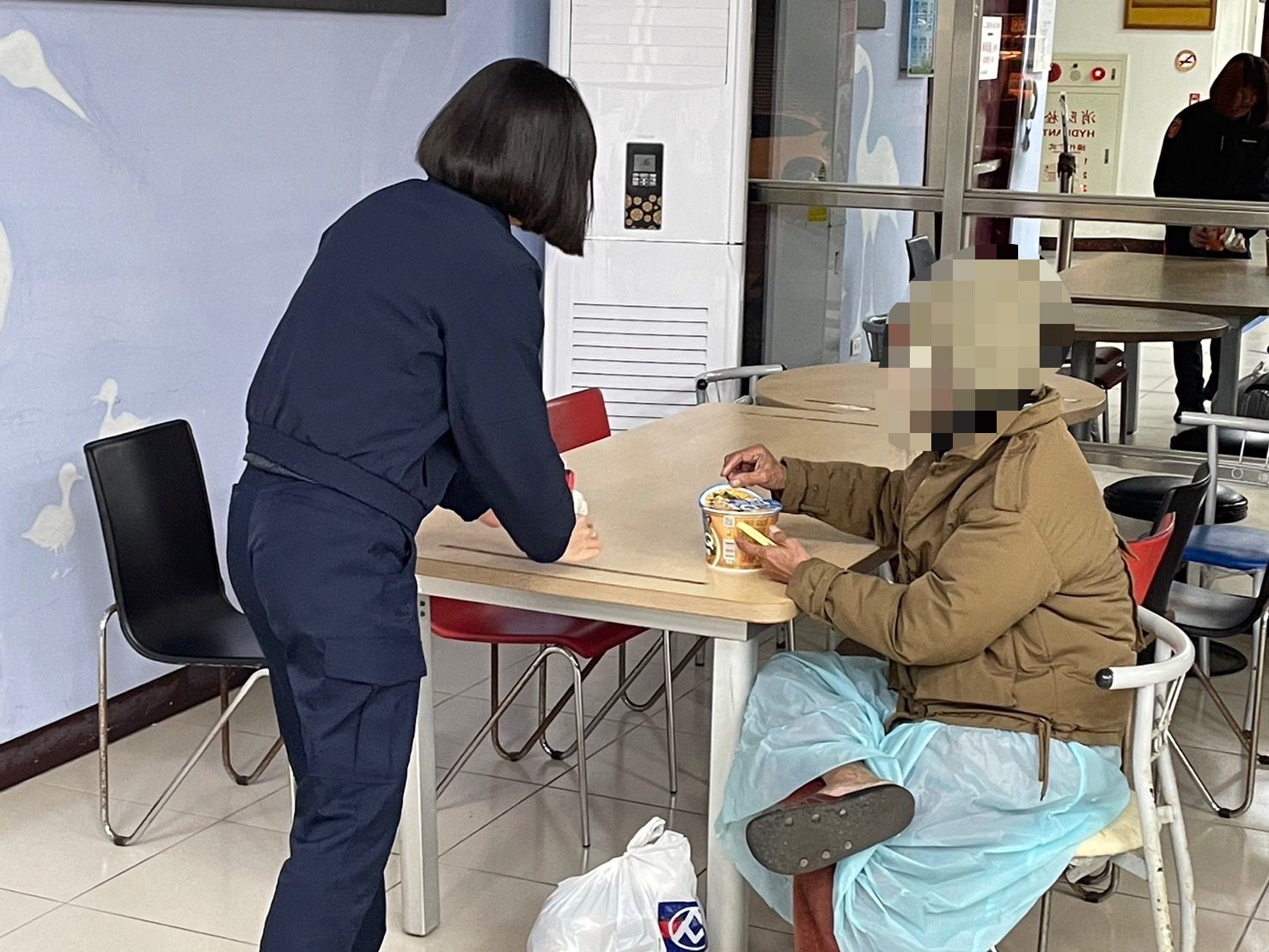 精障翁小年夜迷途 楊梅警助返家團圓