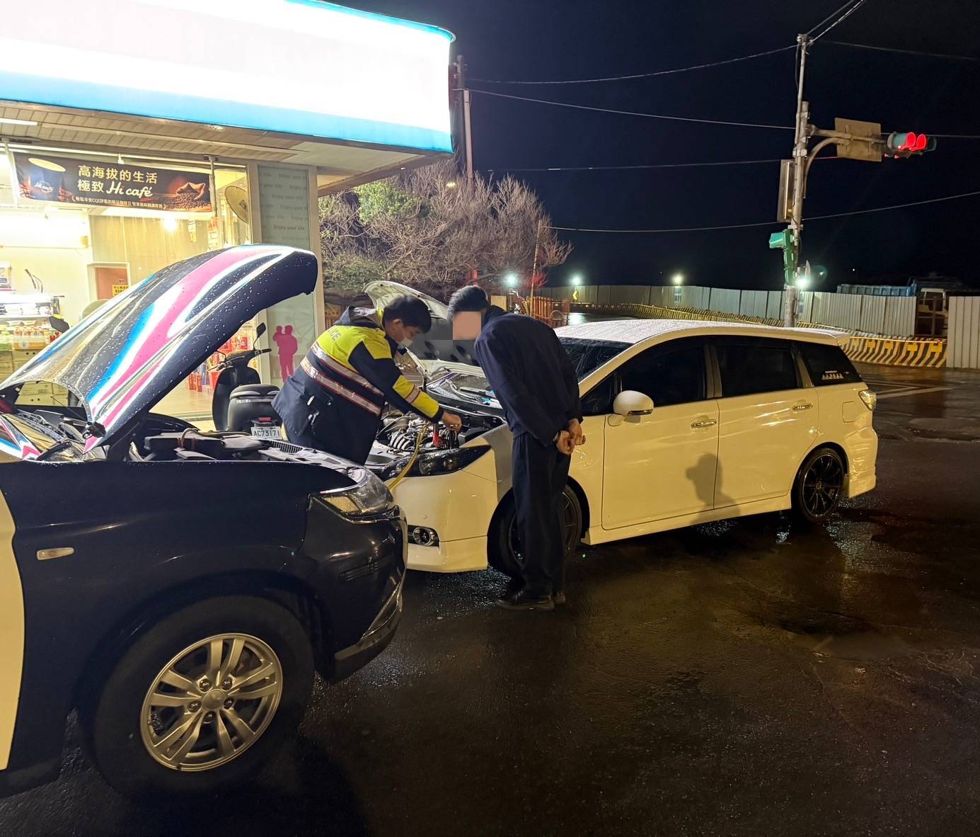 返鄉過年尷尬遇1事 大園巡警神救援 返鄉過年尷尬遇1事 大園巡警神救援