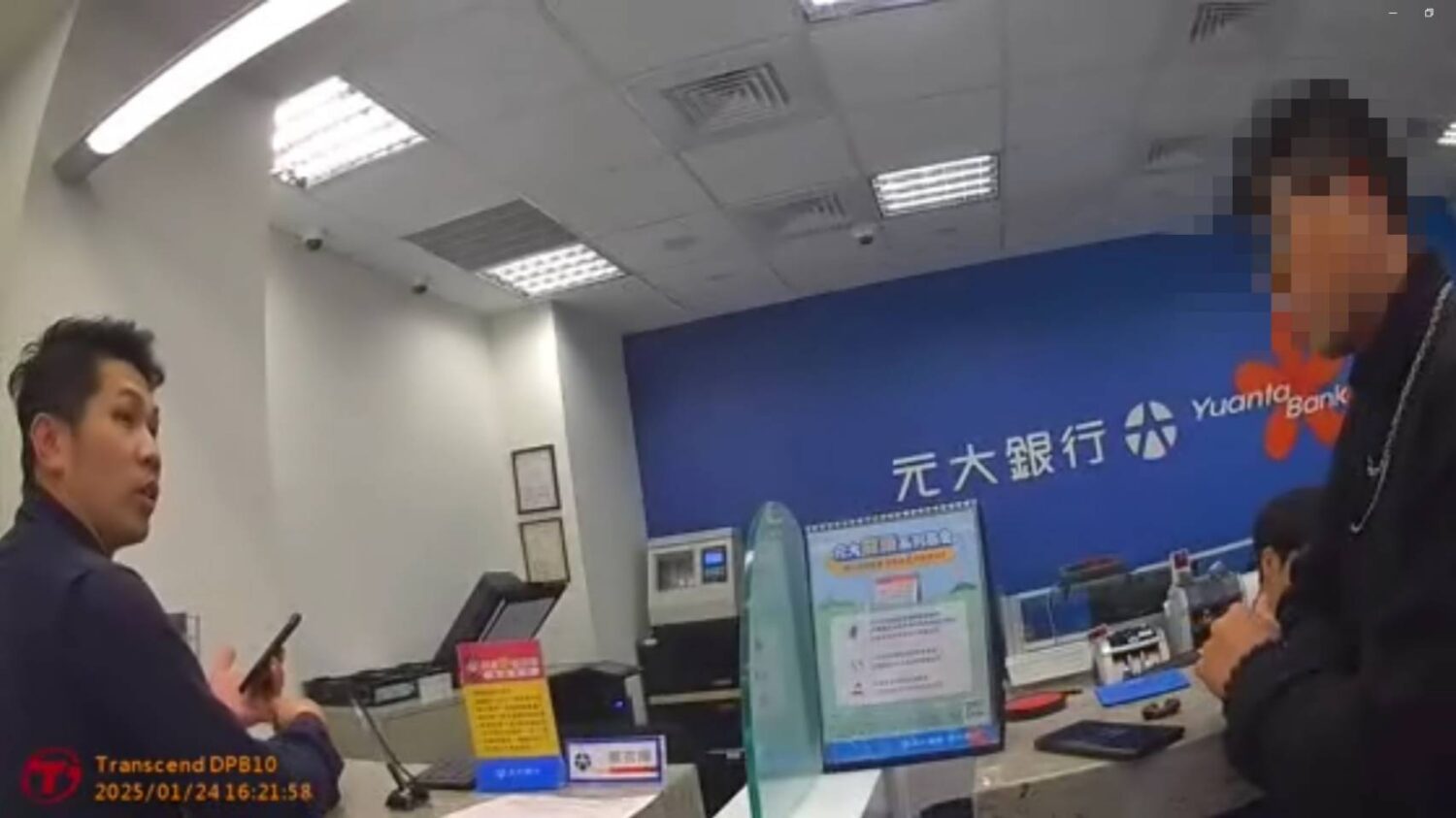 網友誘投資玉珮穩賺不賠 岡山分局壽天所成功攔阻投資陷阱 網友誘投資玉珮穩賺不賠 岡山分局壽天所成功攔阻投資陷阱