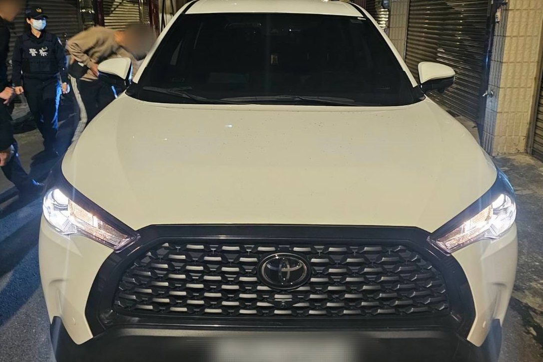 粗心駕駛忘記熄火車子被開走 八德警追查偷車賊身分 粗心駕駛忘記熄火車子被開走 八德警追查偷車賊身分