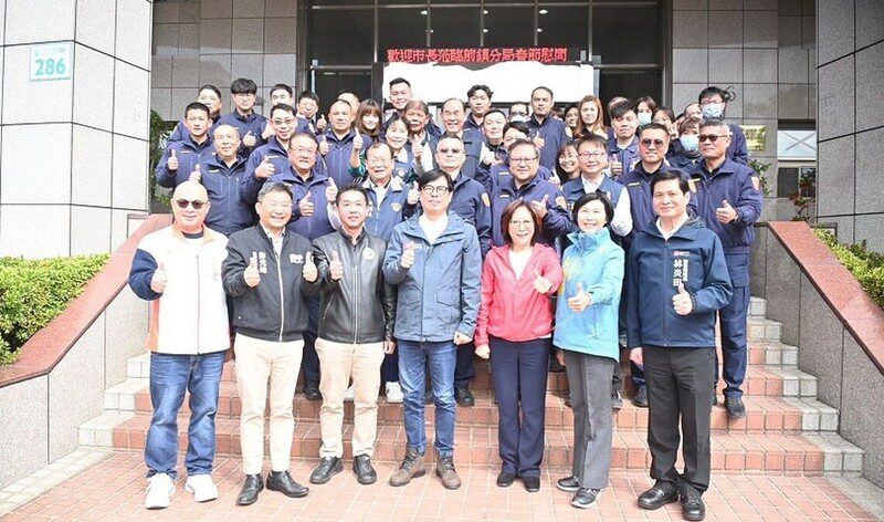 高雄府會首長 春節除夕聯合慰問執勤員警辛勞